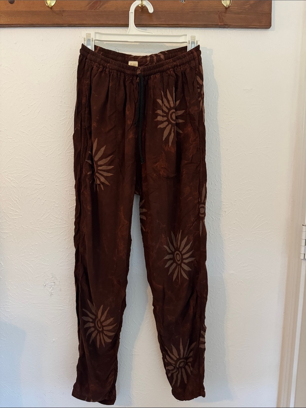 Brown Women’s Sunburst Print Casual Pants